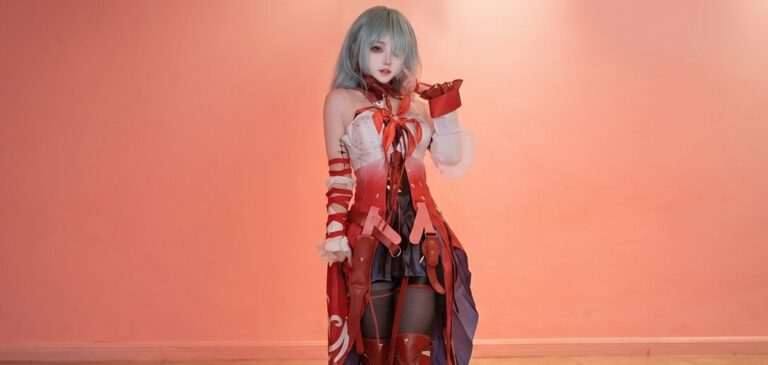 Phrolova Cosplay from Wuthering Waves: Capturing the Melancholy of a Tragic Maestro