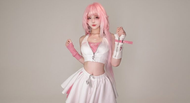 Elysia Video Game Cosplay from Honkai: Star Rail
