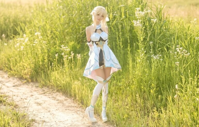 The Art of Traveling Teyvat: The Perfect Lumine Cosplay from Genshin Impact