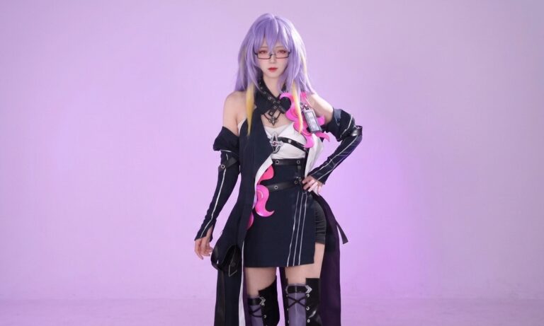 Fadia Cosplay from NTE: Neverness to Everness – Mastering the Gothic-Punk Queen
